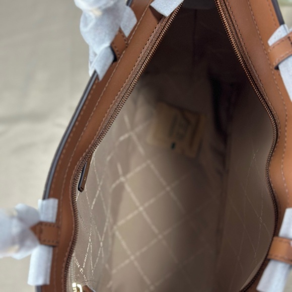 NWT MICHAEL KORS Jet Set Tote - Picture 5 of 5